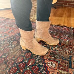 Suede sanita danish clog boot